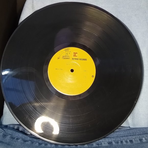 Neil Young Comes A Time 1978 Textured Cover Vinyl record - Picture 3 of 4